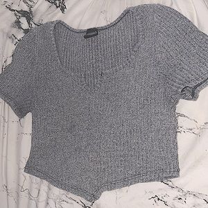 Gray notched neck asymmetrical hem cropped tee